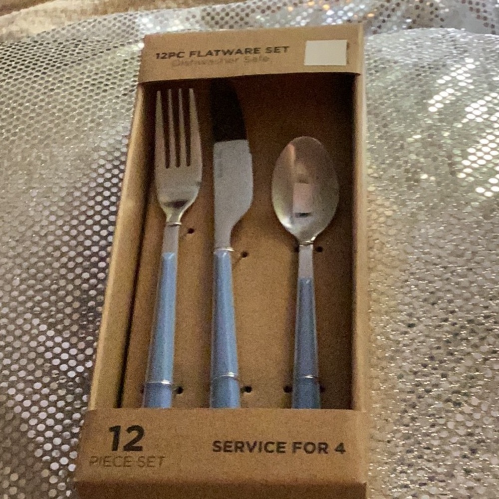 🌴NIB Brand New 12 Piece Stainless Flatware Set for 4 Kitchen Must Have 🌴